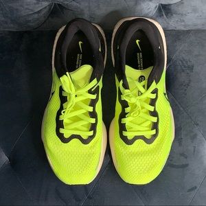 Nike ZoomX Invincible Run Flyknit Men’s 11 Running Shoe Sneaker Yellow Volt